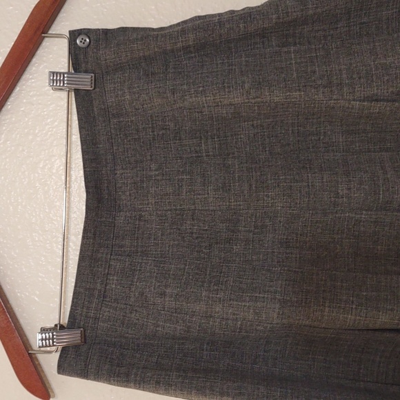 SLIGHTLY USED GRAY SKIRT NO SIZE NO BRAND NAME SIZE 15INCH BY 22INCH - Picture 2 of 11